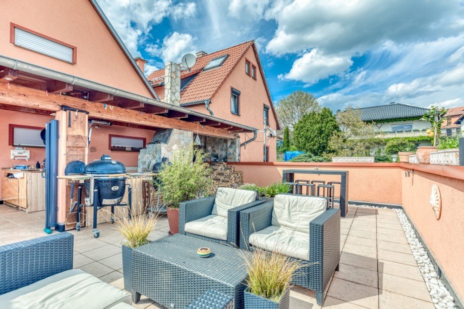 Terrasse in der weitwinkel Ansicht Chalet Erbach