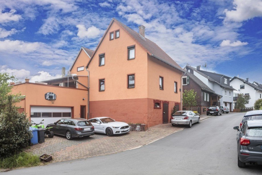 Strassenansicht Chalet Erbach