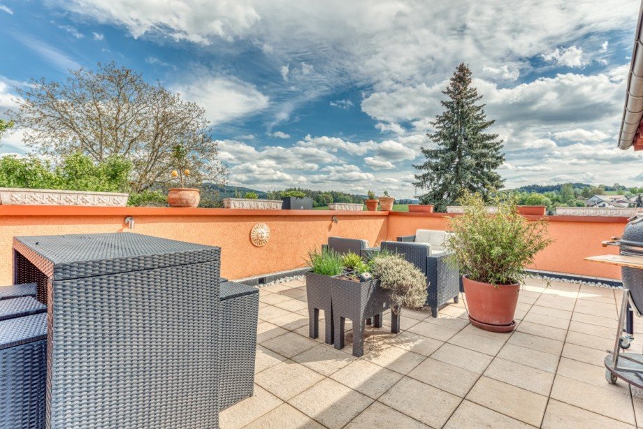 Gro�fl�chige Terrasse mit Traumausblick Chalet Erbach